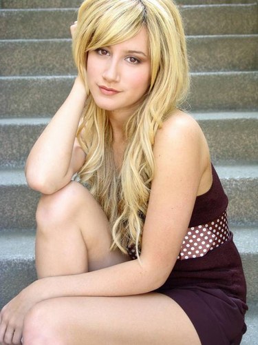 ashley tisdale makeup. Ashley Tisdale is one of the