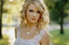 How to Look like Taylor Swift Thumbnail of How to Look like Taylor Swift