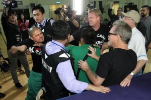 freddie roach and alex ariza fight